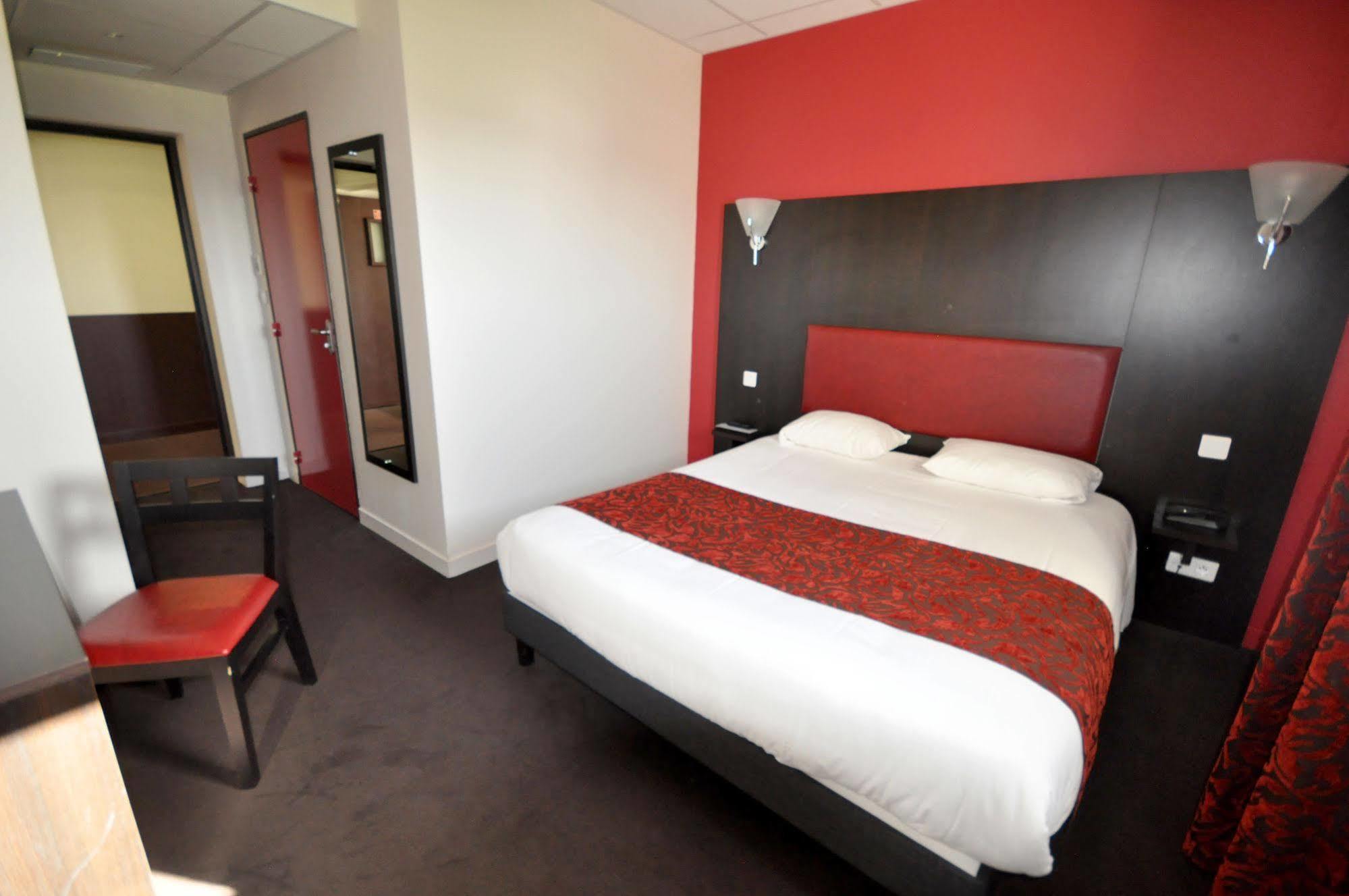 Brit Hotel Confort Alexia - La Souterraine Buitenkant foto